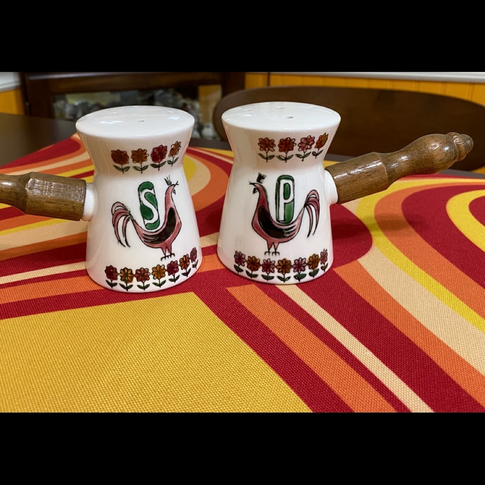 COPY - Vintage Napco Rooster Salt and Pepper Shakers
